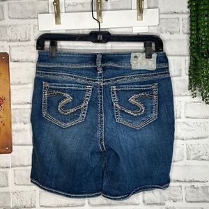 Silver Jean Shorts Suki Embroidered Pockets Midi Mom Shorts Size 26